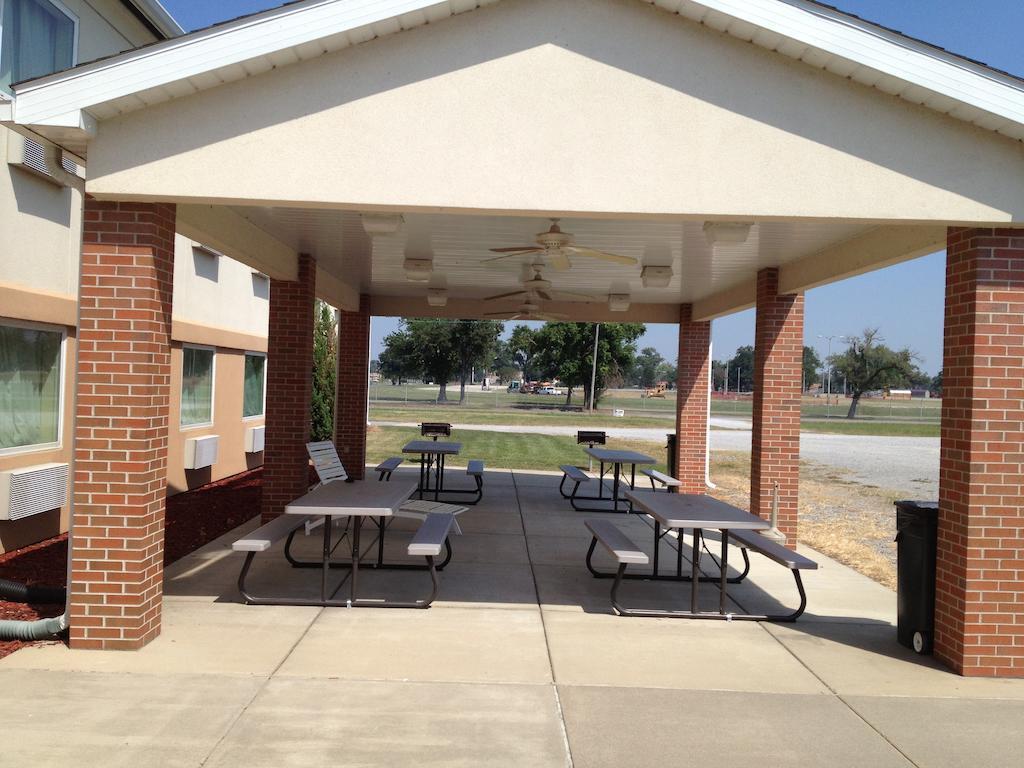 Du Quoin Fairgrounds Inn מראה חיצוני תמונה